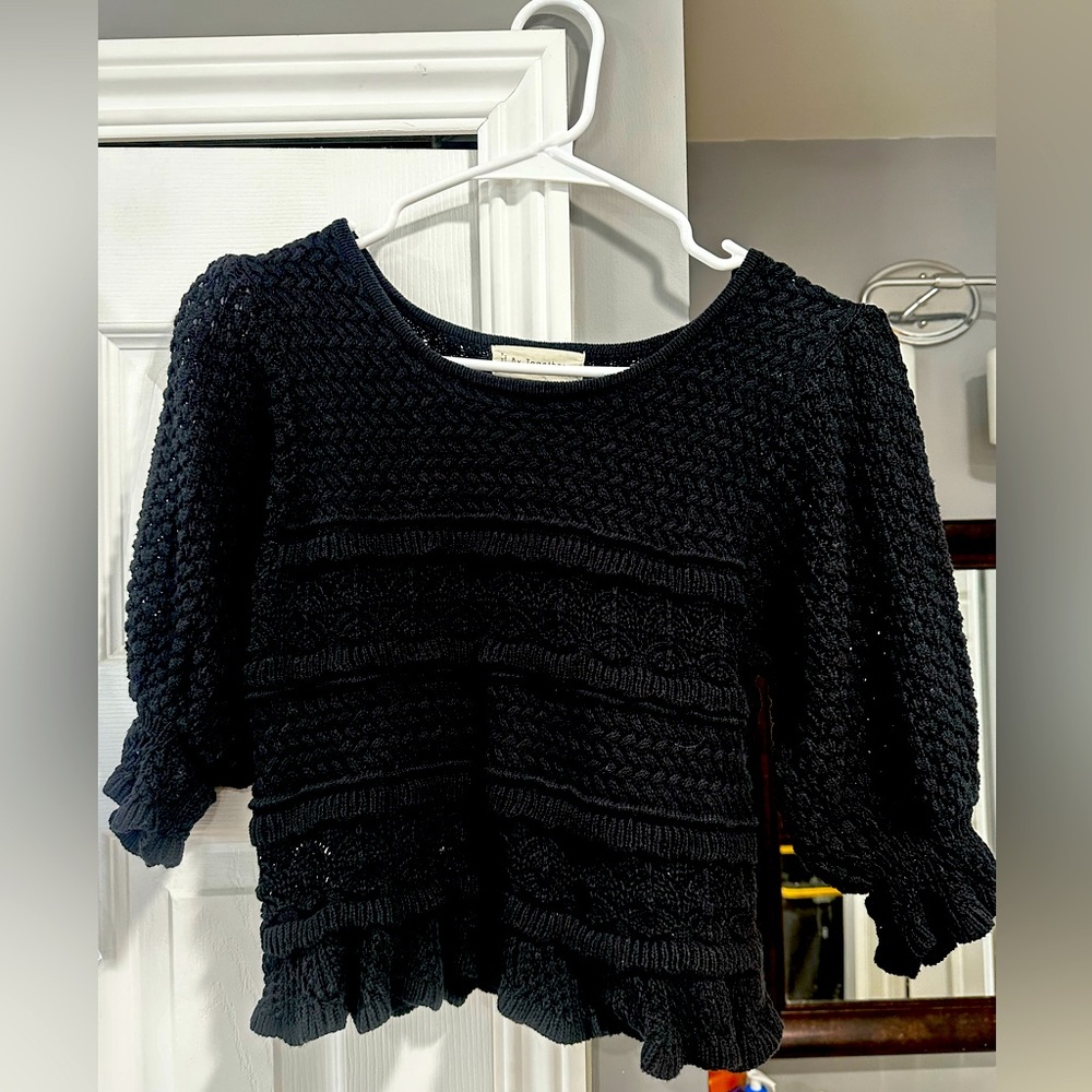 Short sleeve knit sweater